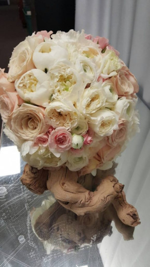 117-bride-bouquets-wedding-decorations-las-vegas